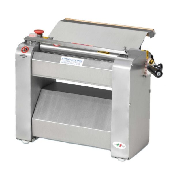 Sfogliatrice con tagliasfoglia tre tagli - Monofase o trifase - Con pulsantiera 24 volt - HP 1 - Rullo inox 500 mm - Ø 55 mm